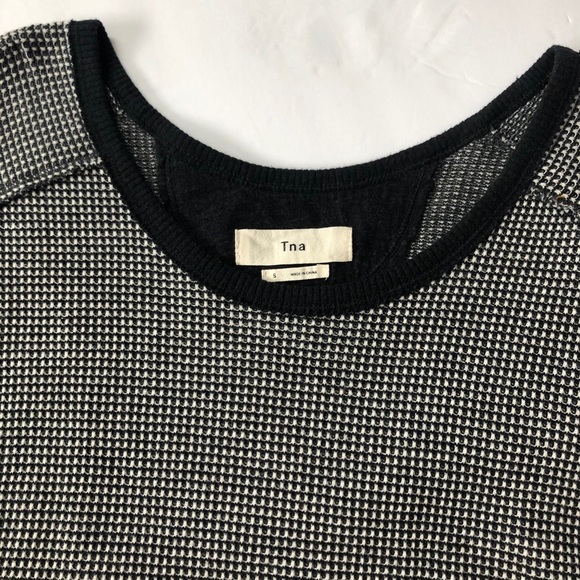 Aritzia TNA Thermal Top - Picture 4 of 6